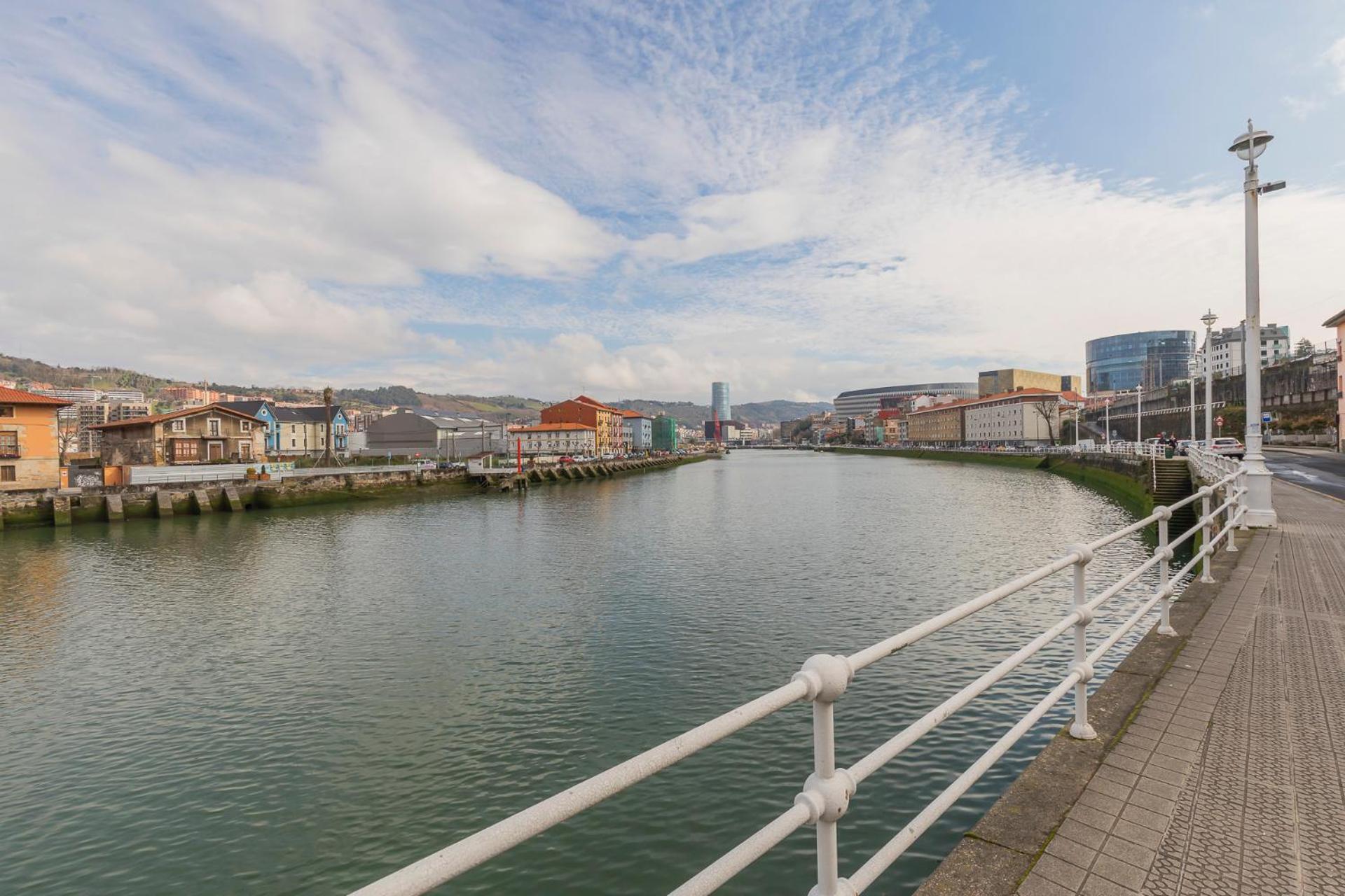 Akomodat En Apartamento Luminoso Junto Al Paseo De La Ria Bilbao Dış mekan fotoğraf